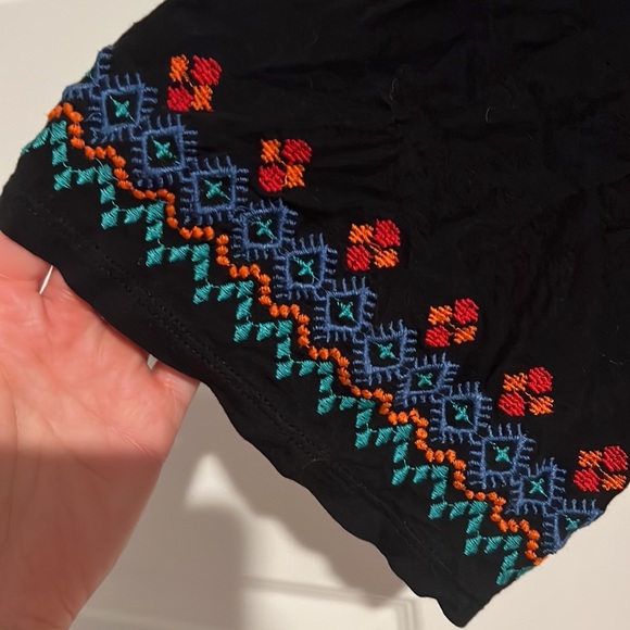 EUC off shoulder black with embroidered hem/sleeves - Picture 2 of 4